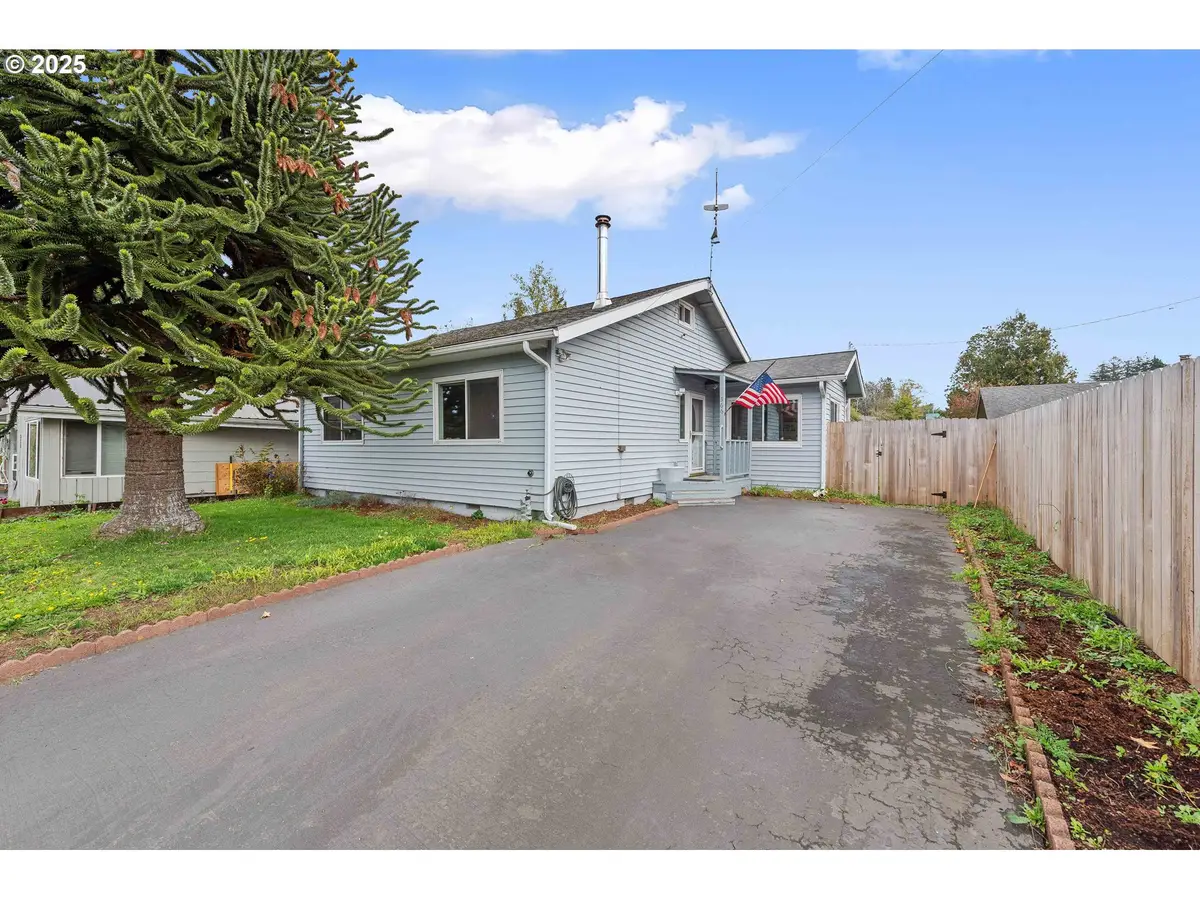 366 6th Ave, Coos Bay, OR 97420 - Image #1