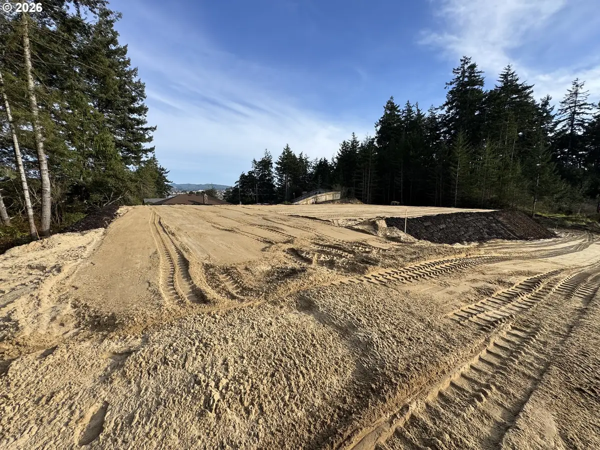 2588 Montana St, North Bend, OR 97459 - #1