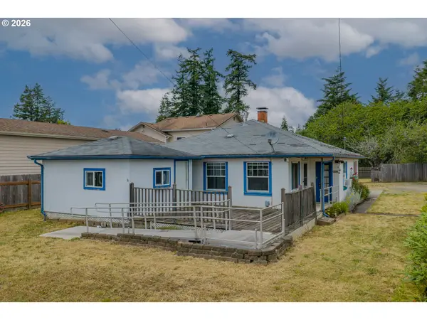 1923 Maple St, MyrtlePoint, OR 97458