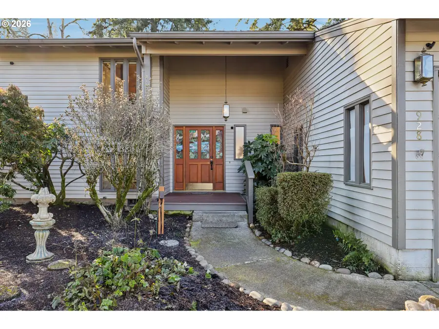 928 Barger St, Silverton, OR 97381 - Image #2