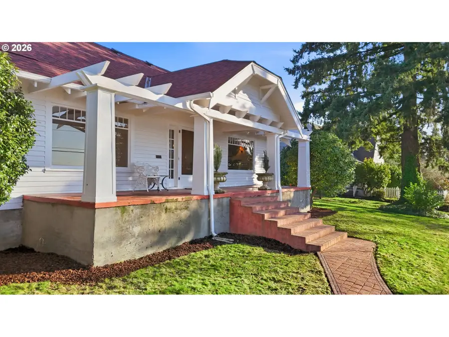 6908 SW 33rd Pl, Portland, OR 97219 - Image #2