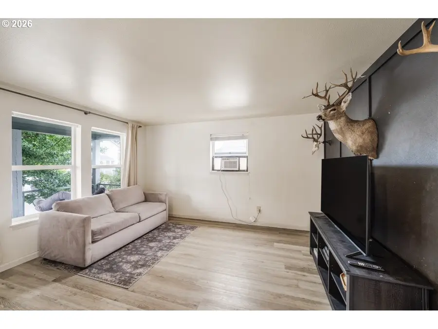 3214 Coraly Ave, Eugene, OR 97402 - #2