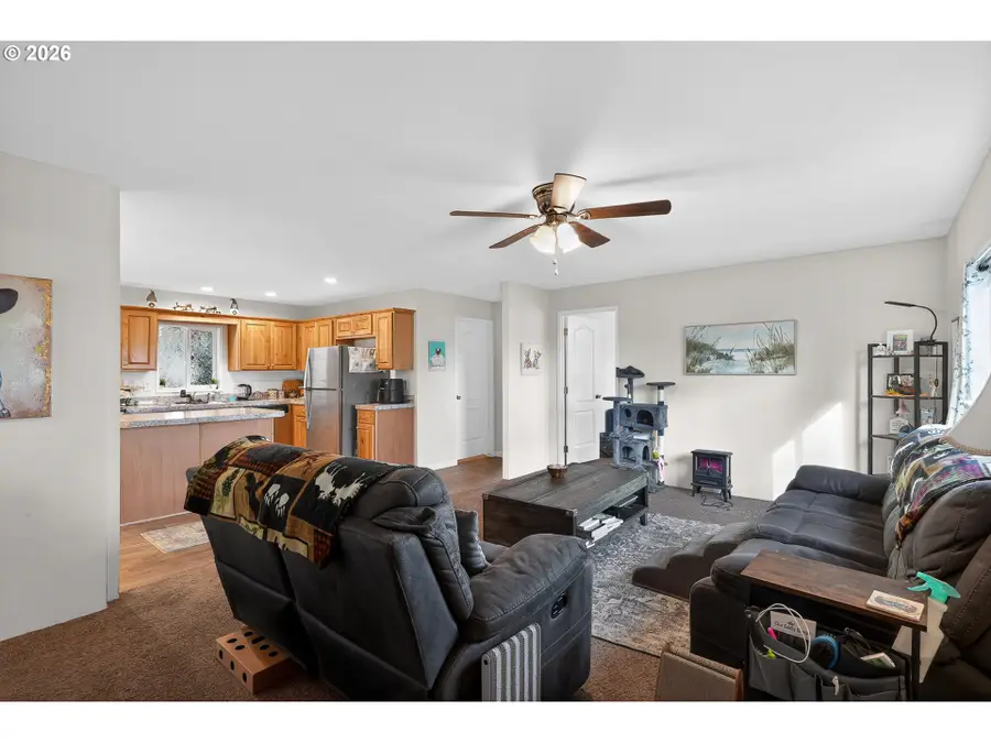 826 SW Cherry St, Willamina, OR 97396 - Image #3