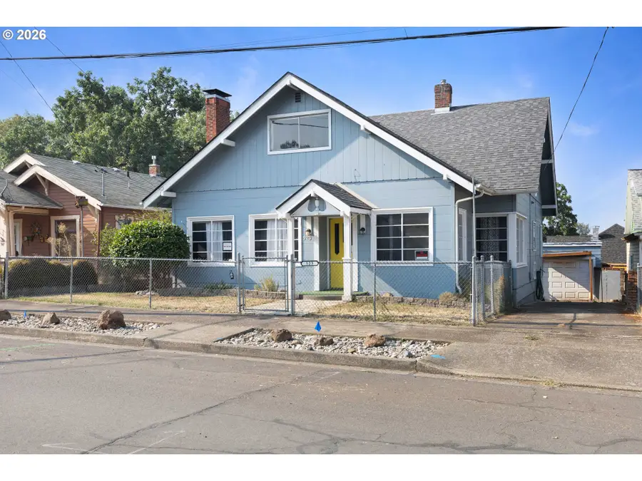 523 SE Rice Ave, Roseburg, OR 97470 - #2