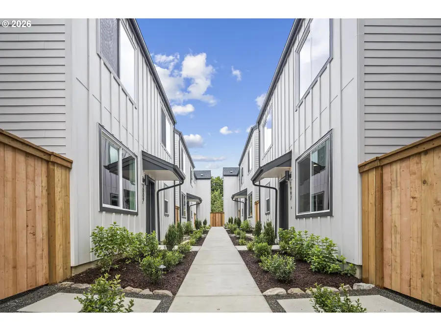 2001 SW Moss St, Portland, OR 97219 - #3