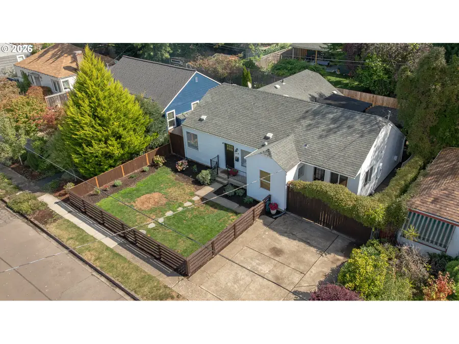 1228 NW Cedar St, McMinnville, OR 97128 - #2
