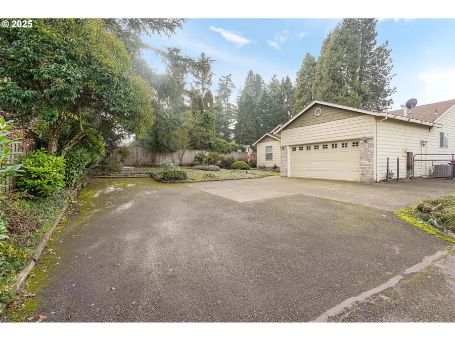 223 Penni Ln, Silverton, OR 97381 - Image #2
