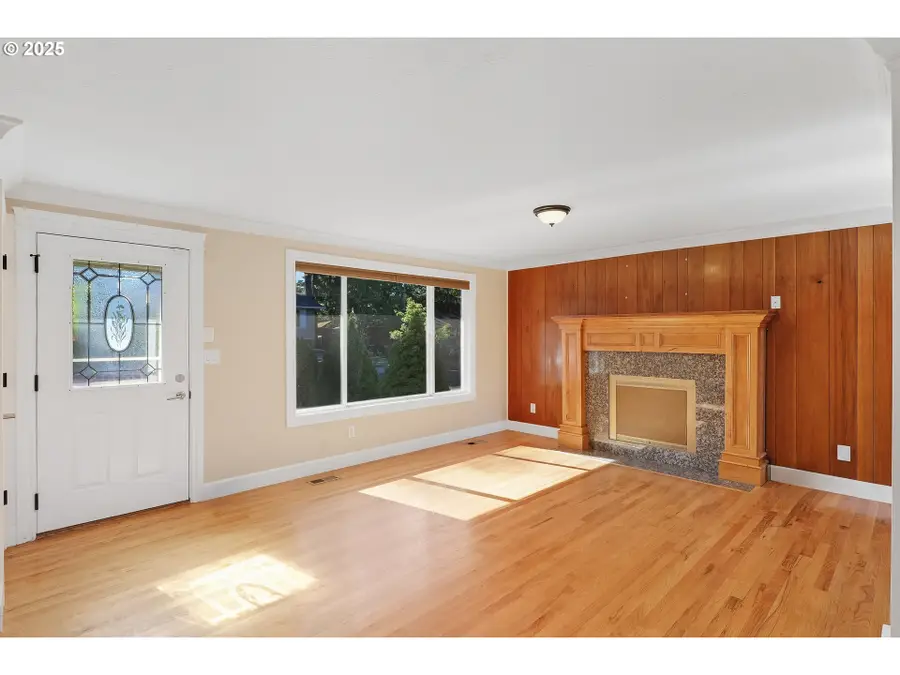 17909 NE Everett Ct, Portland, OR 97230 - Image #3