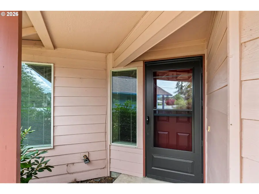 630 Benjamin Ave, Cottage Grove, OR 97424 - #2