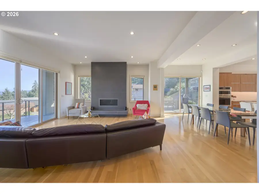 2490 Panorama Dr, Eugene, OR 97405 - Image #3