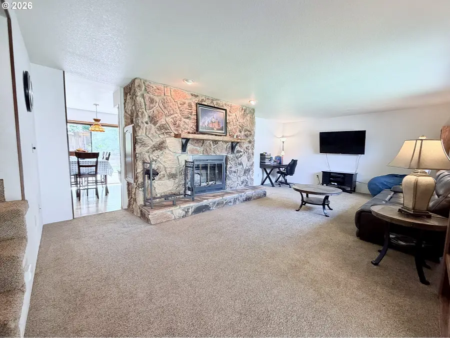 2089 NW Sunberry Dr, Roseburg, OR 97471 - #3
