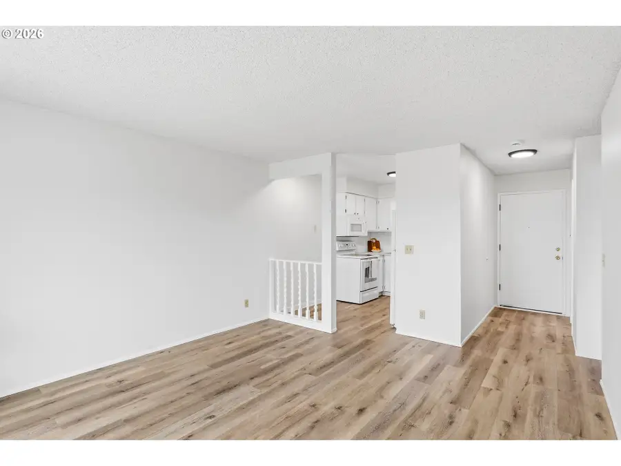 950 Evergreen Rd #318, Woodburn, OR 97071 - #3