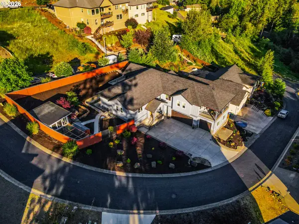 2742 Blue Spruce Dr, Eugene, OR 97405
