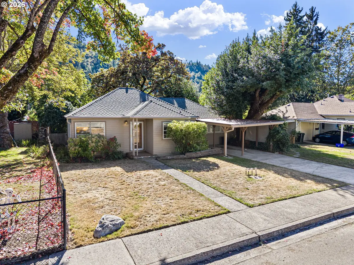 1627 W Brown Ave, Roseburg, OR 97471 - #1