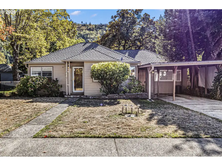 1627 W Brown Ave, Roseburg, OR 97471 - #2