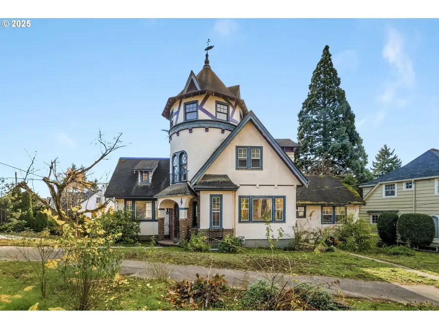 3880 NE Wistaria Dr, Portland, OR 97212 - Image #3