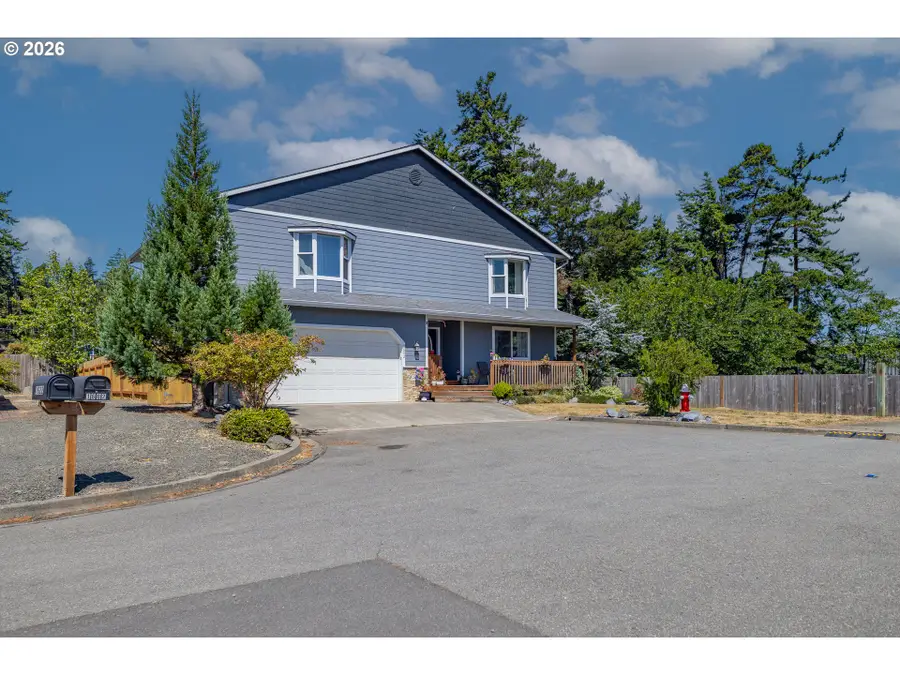 1602 Ash St, North Bend, OR 97459 - #2