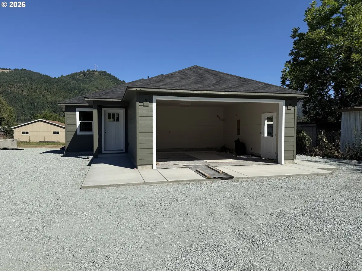 1123 Laura St, Tri City, OR 97457 - #1
