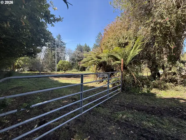 1300 Hampton Rd, Brookings, OR 97415