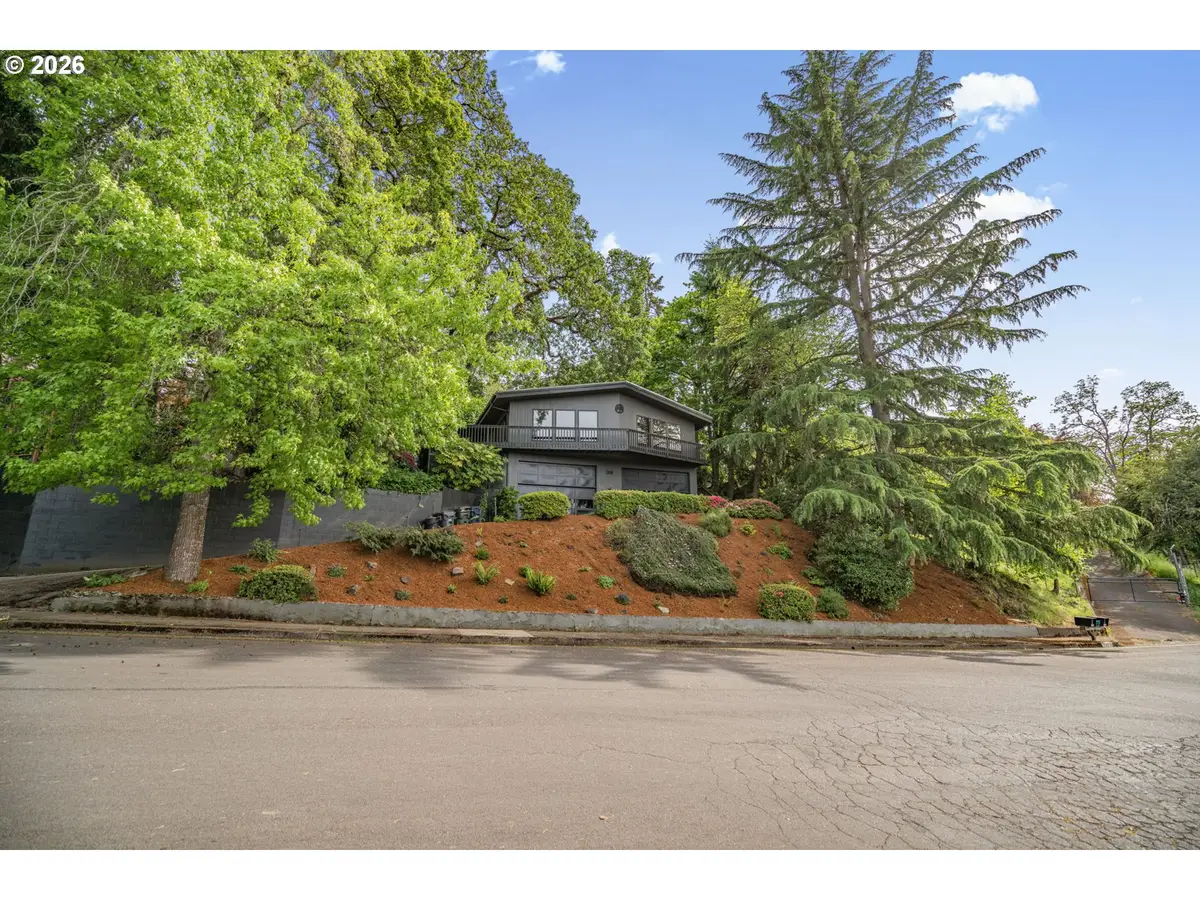 2610 Highland Oaks Dr, Eugene, OR 97405 - #1