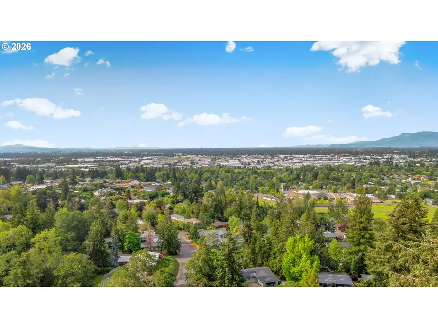2610 Highland Oaks Dr, Eugene, OR 97405 - #2