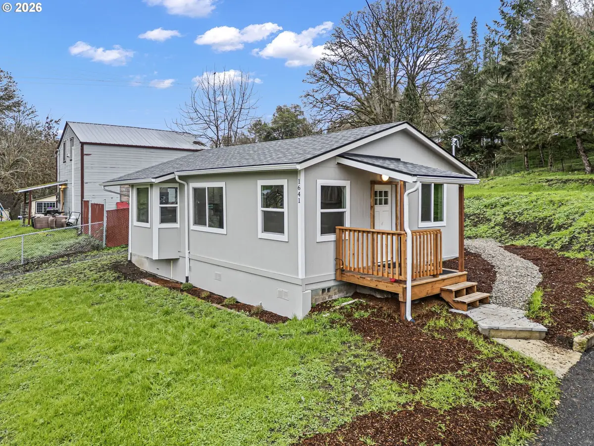 1641 SE Marsters Ave, Roseburg, OR 97470 - Image #1