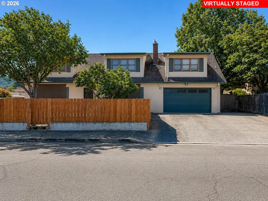 212 Park St, Riddle, OR 97469 - #3