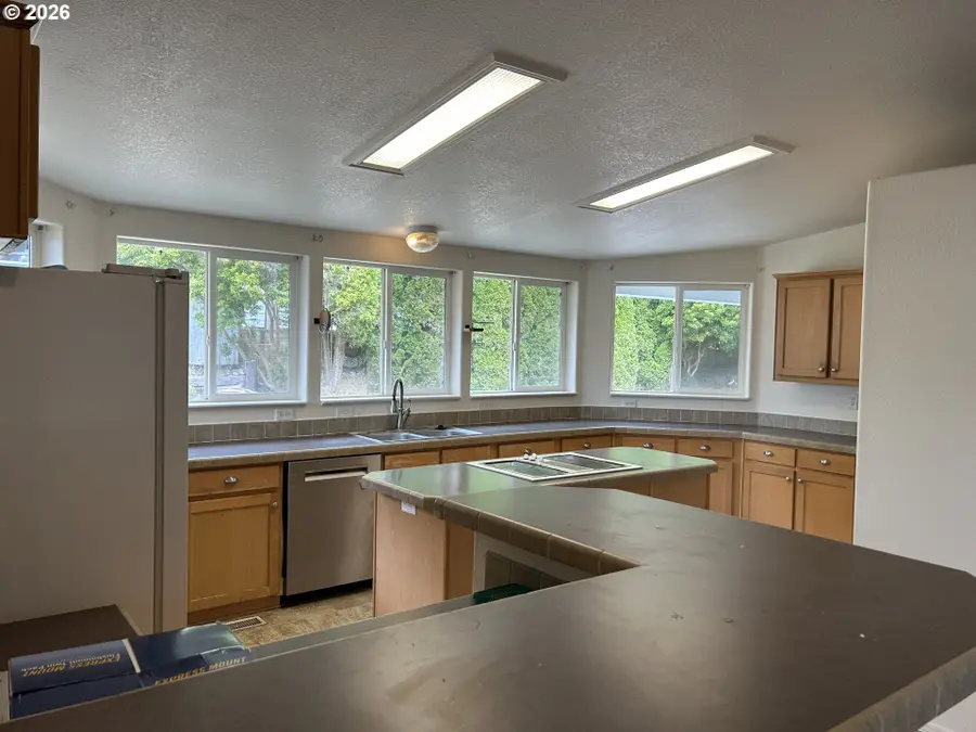 98012 Court St, Brookings, OR 97415 - #3