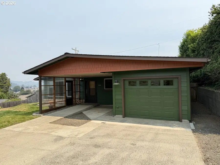 900 Rowe St, Reedsport, OR 97467 - #2