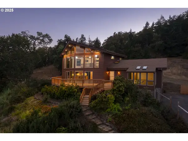 880 Jewel Dr, Roseburg, OR 97471