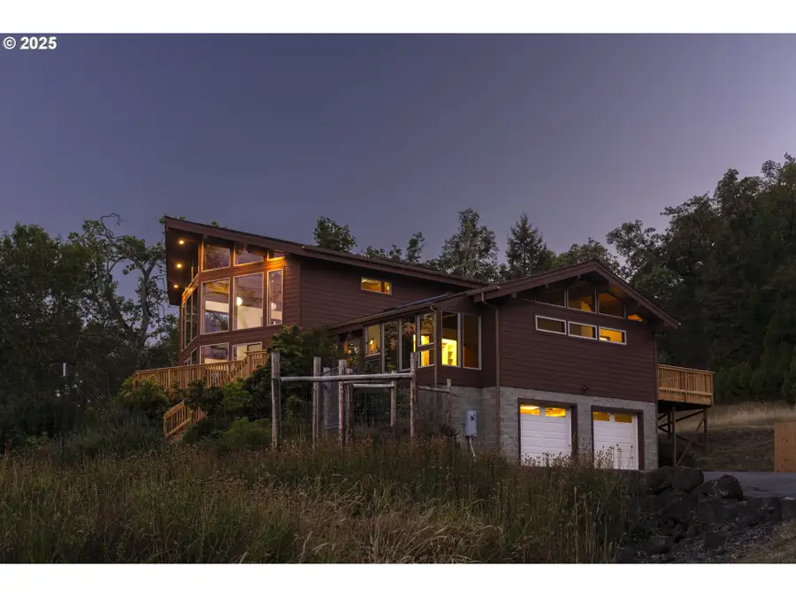 880 Jewel Dr, Roseburg, OR 97471 - Image #2