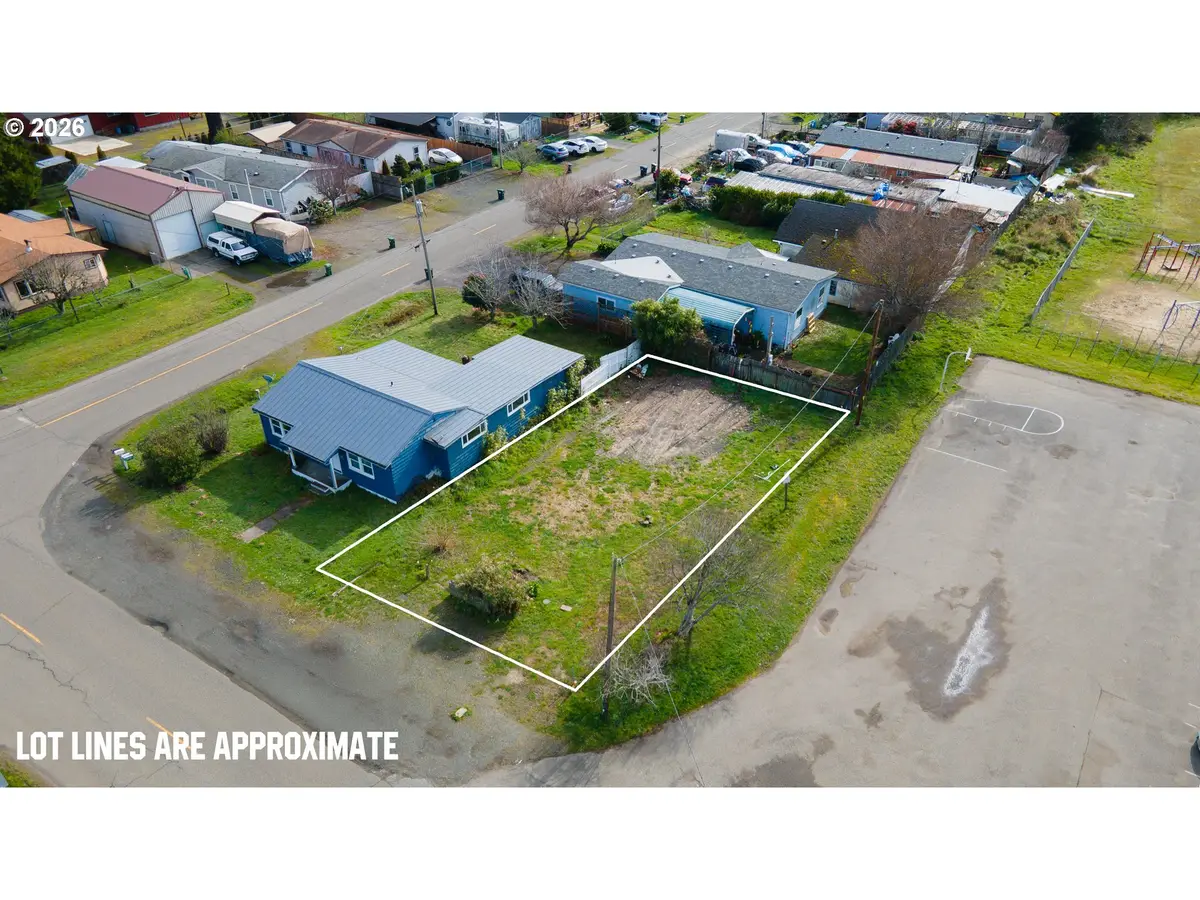 1015 N Lake Rd, Lakeside, OR 97449 - #1