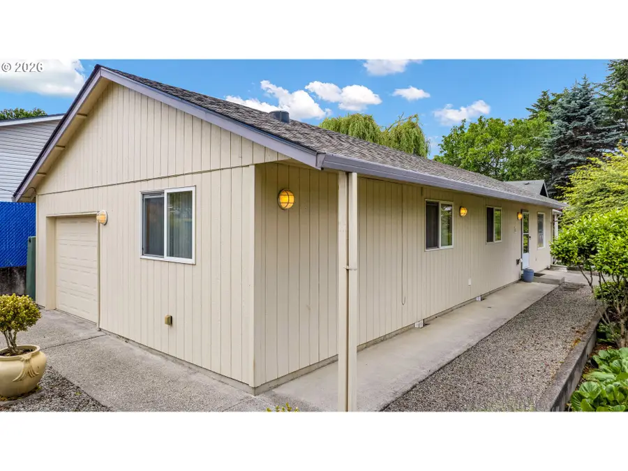 512 N Railroad Ave, Ridgefield, WA 98642 - #2