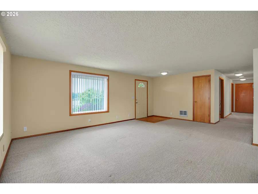 512 N Railroad Ave, Ridgefield, WA 98642 - #3