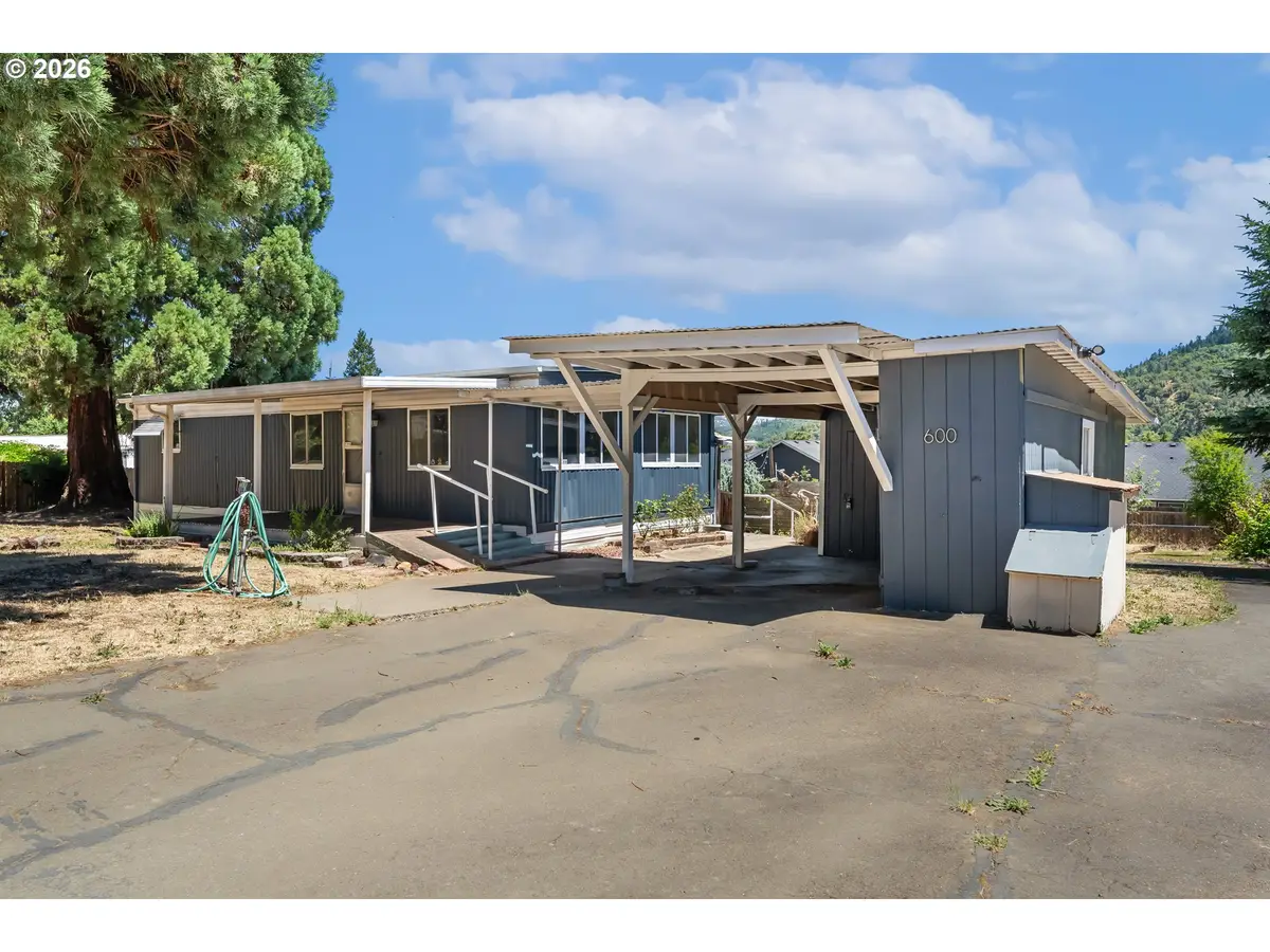 600 SE Edgewood St, Winston, OR 97496 - #1