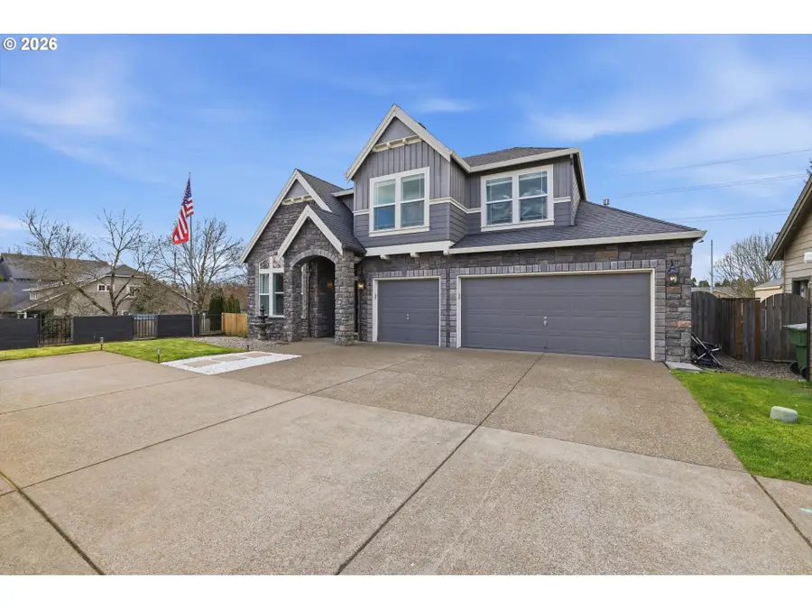 2319 N Roger Smith Dr, Newberg, OR 97132 - #2