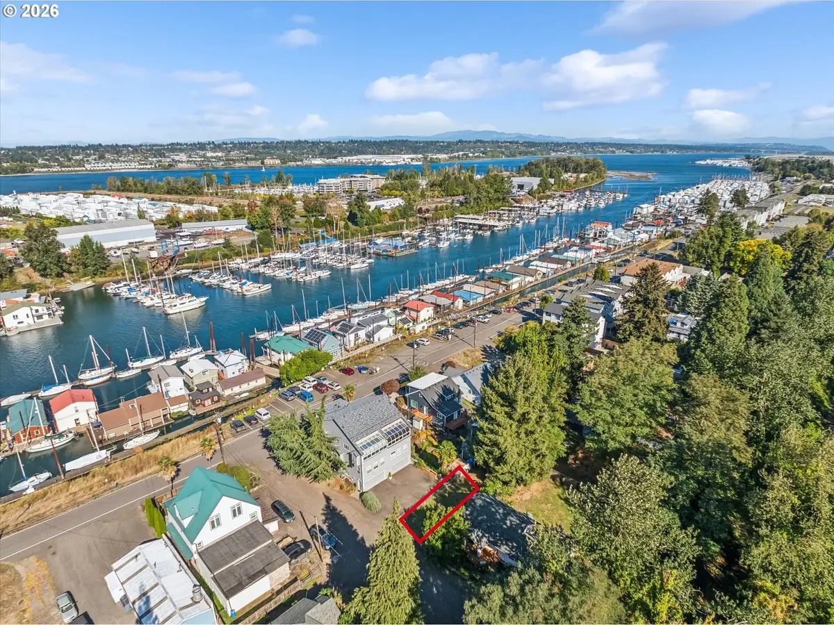 2 12 NE Bridgeton Rd, Portland, OR 97211 - #1