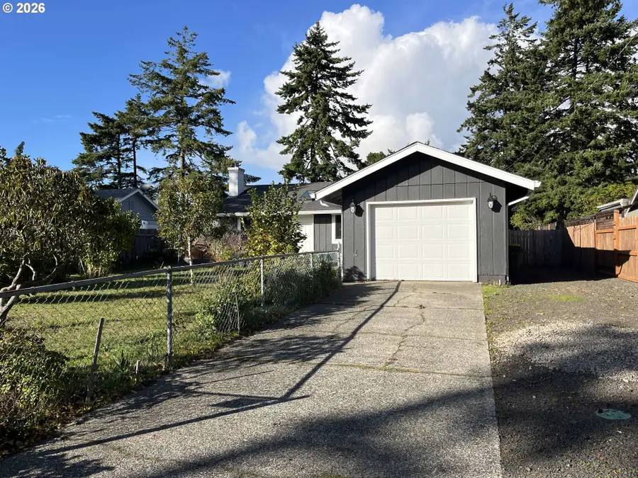 2045 19th St, Florence, OR 97439 - #3