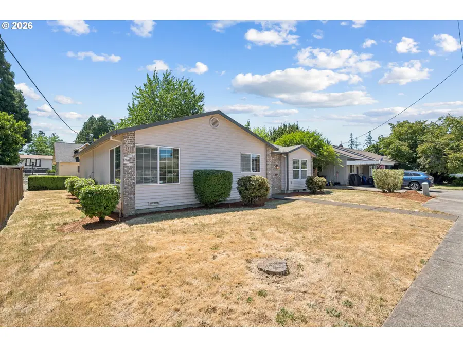 257 N Knights Bridge Rd, Canby, OR 97013 - #2