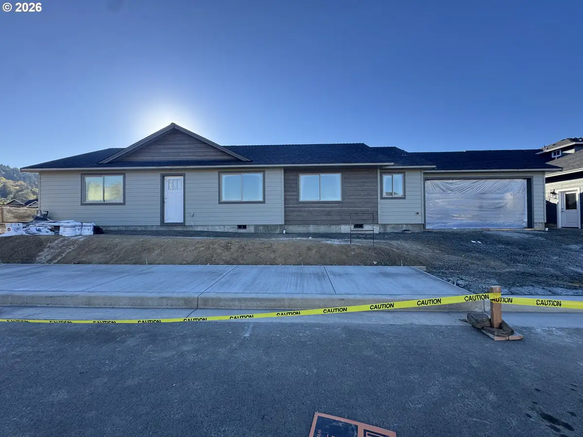 179 Elkton St, Sutherlin, OR 97479 - #1