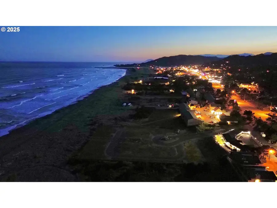 94050 Emerson Cir, Gold Beach, OR 97444 - Image #2