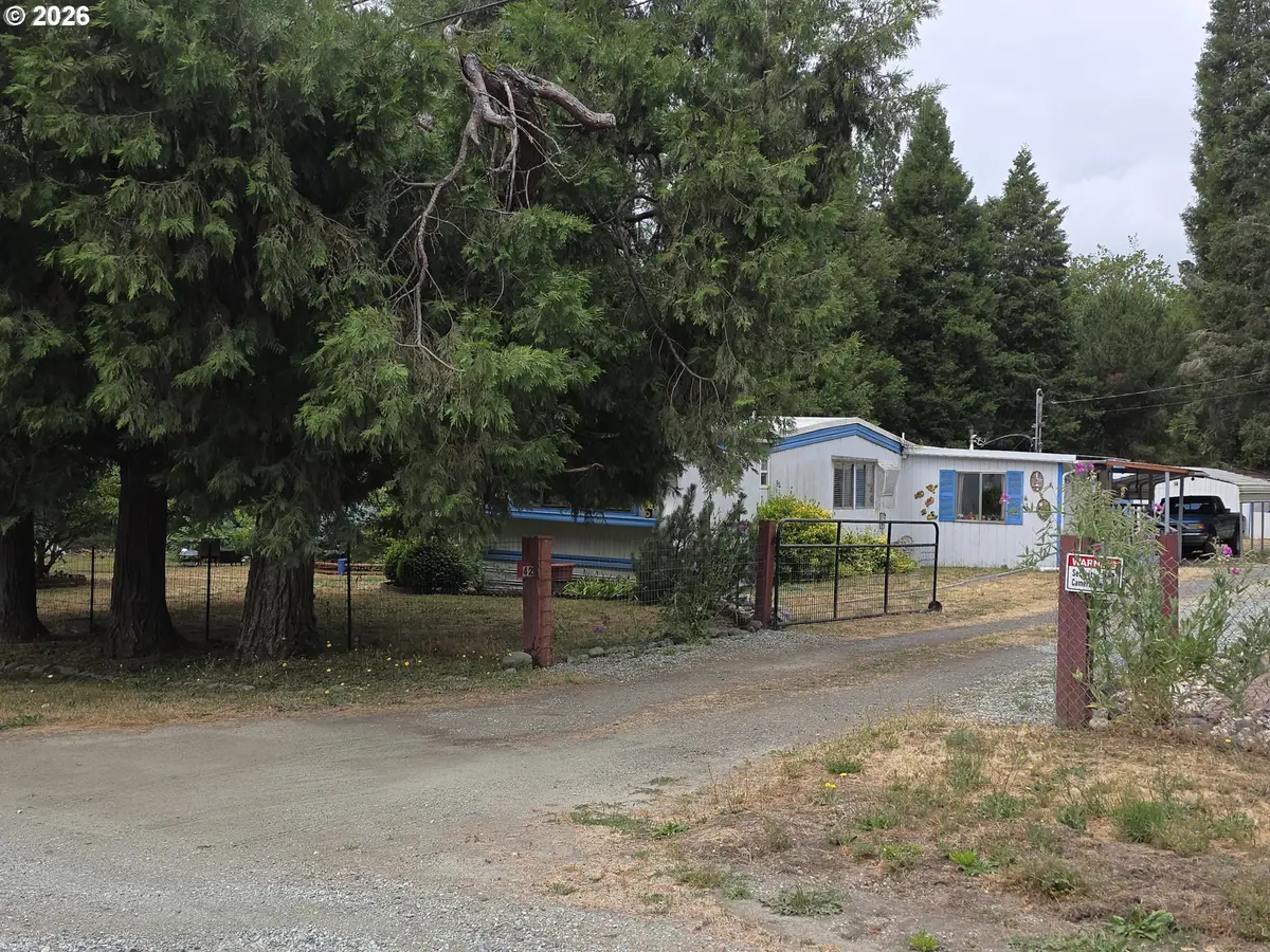 422 Lou Gray Dr, Myrtle Creek Riddle, OR 97457 - #1