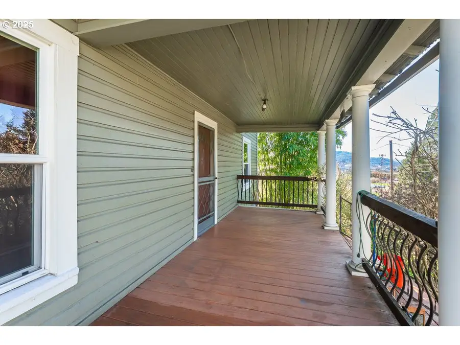 693 NE Winchester St, Roseburg, OR 97470 - #2