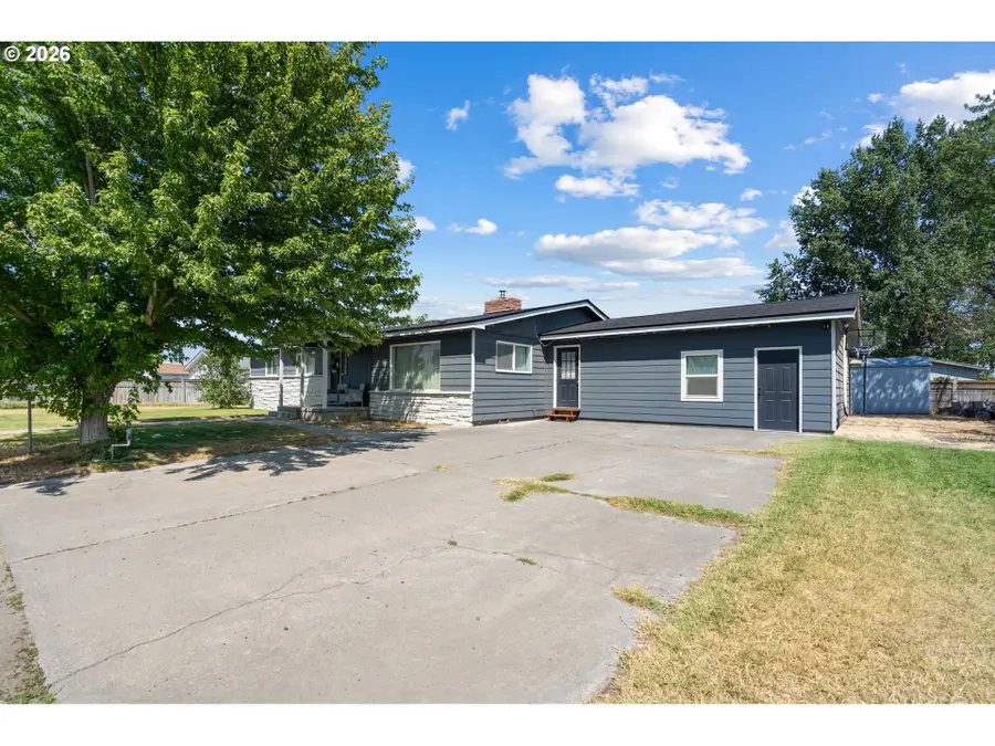 1640 NE 2nd St, Hermiston, OR 97838 - #2