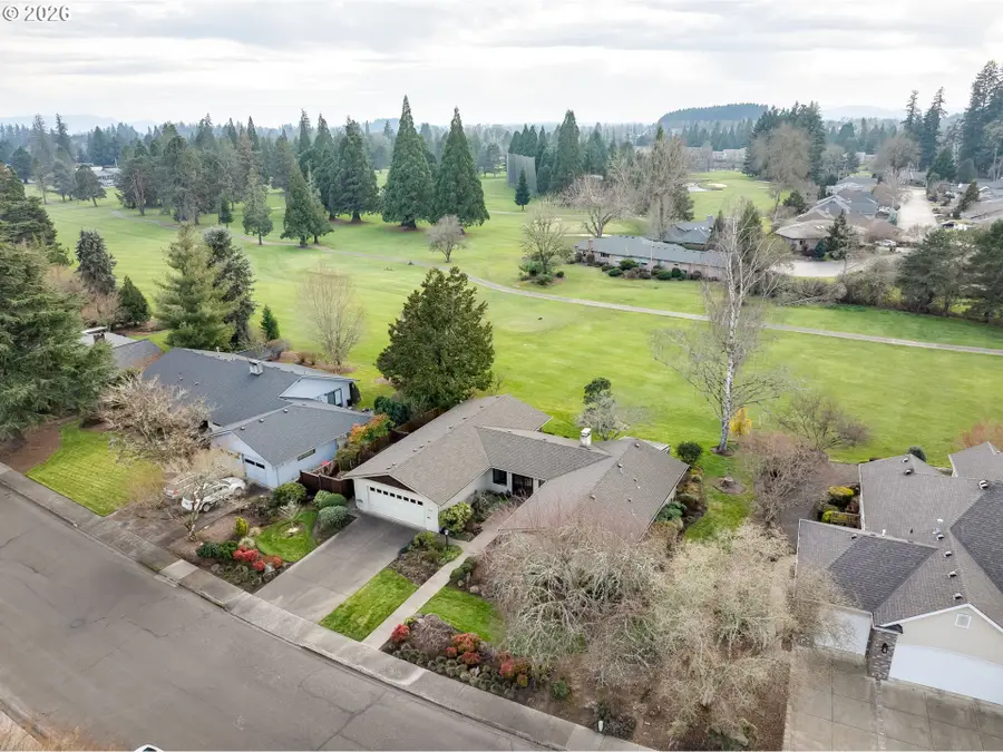 1925 NW St Andrews Dr, McMinnville, OR 97128 - #2