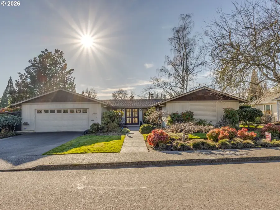 1925 NW St Andrews Dr, McMinnville, OR 97128 - #3