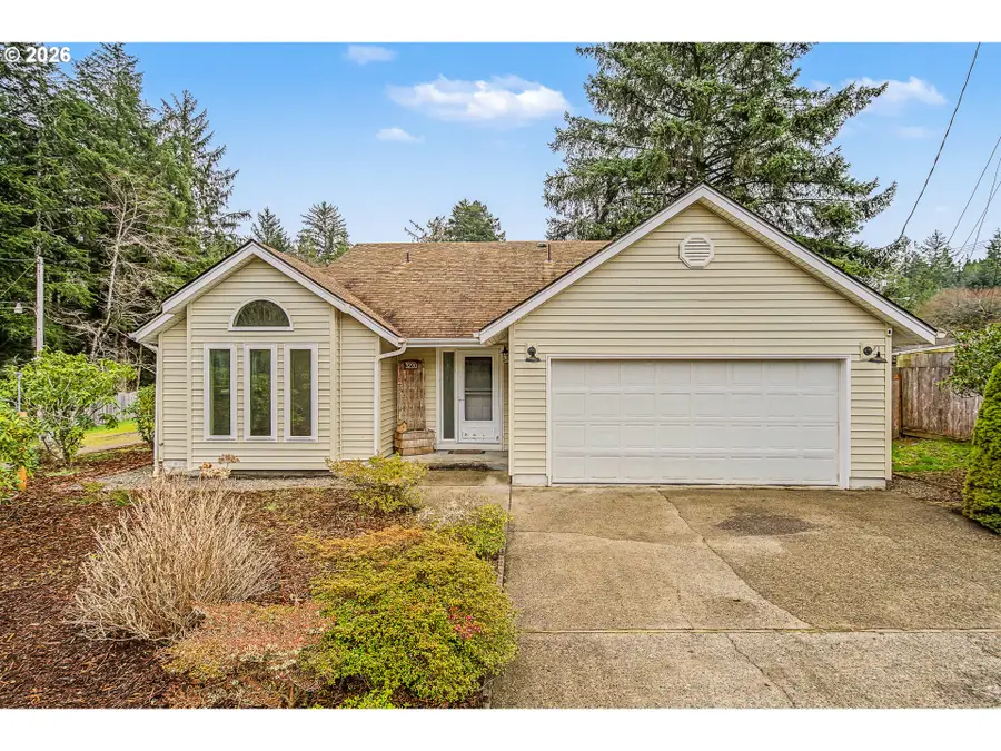 3220 31st St, Florence, OR 97439 - #2