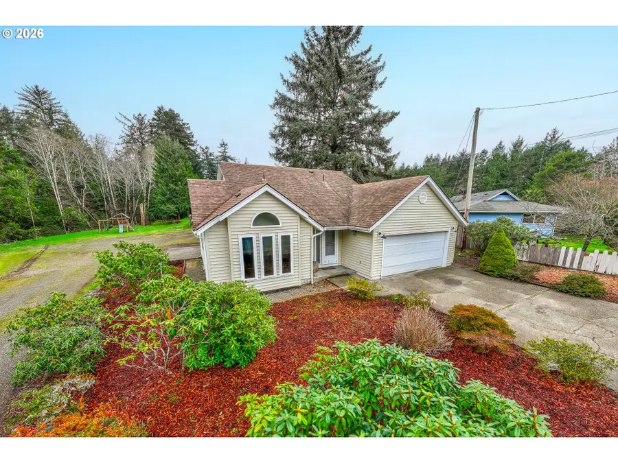 3220 31st St, Florence, OR 97439 - #3