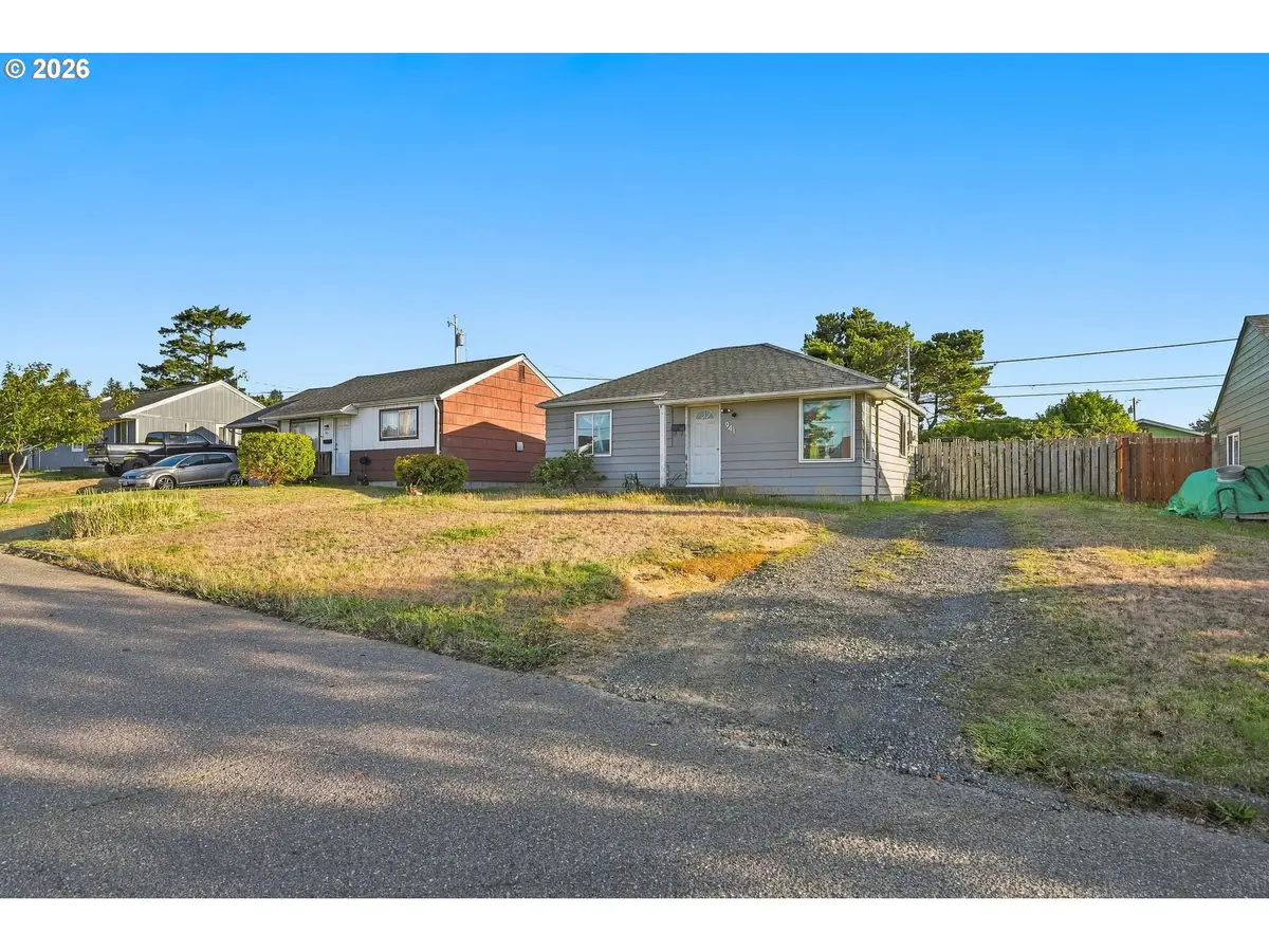 941 Pacific Ave, Coos Bay, OR 97420 - #1
