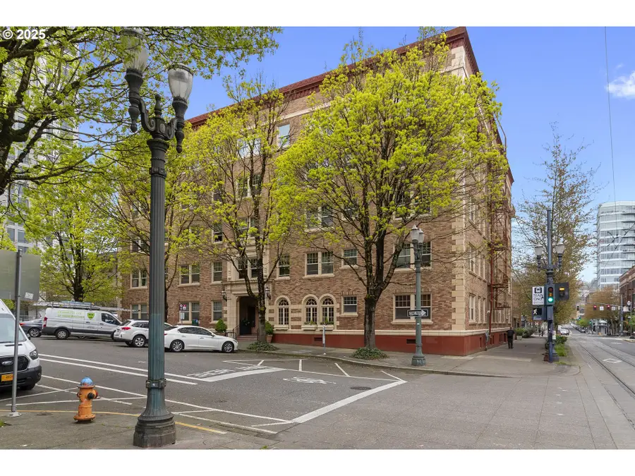 709 SW 16th Ave, Portland, OR 97205 - #2